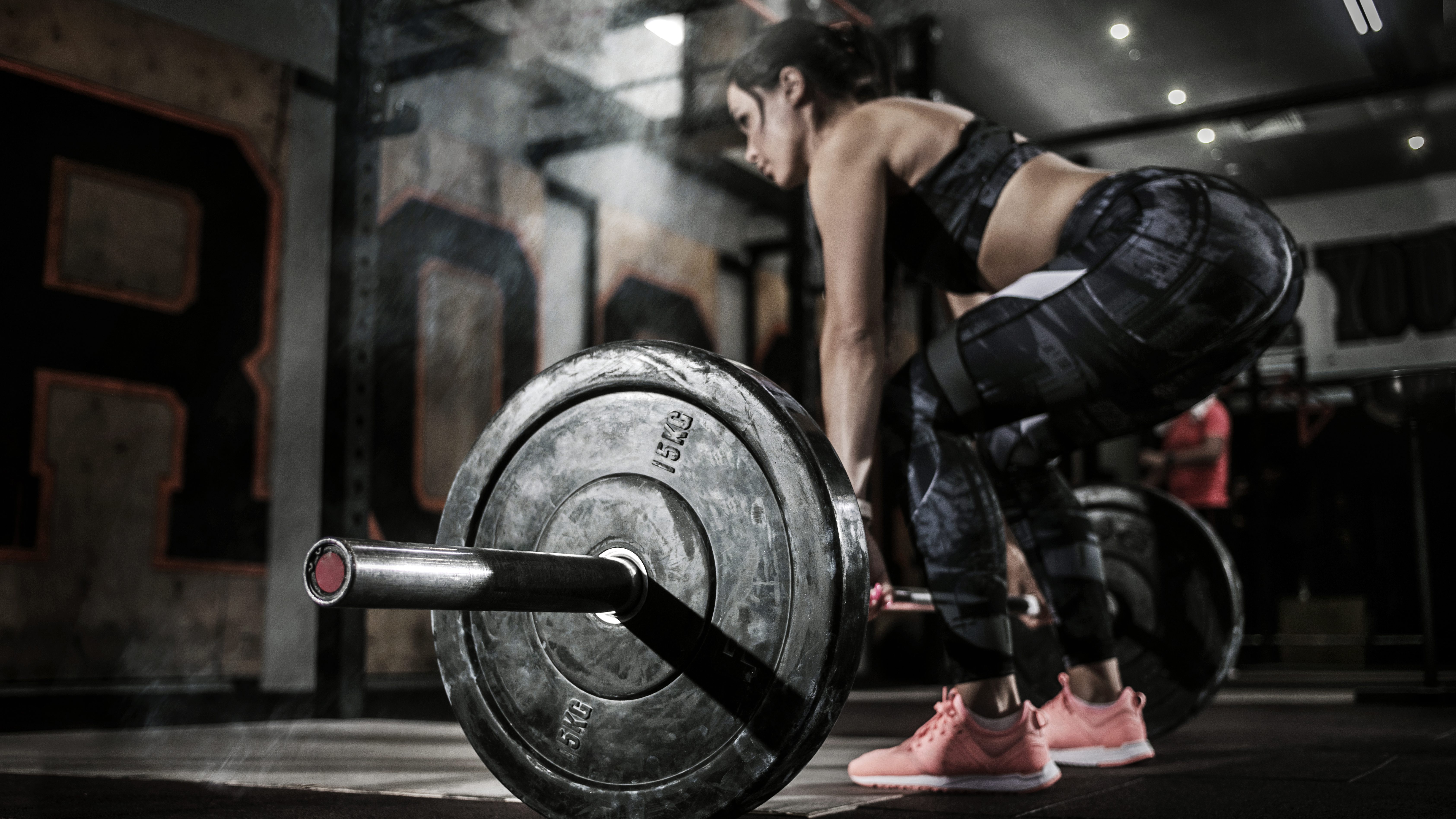 What Muscles Does Deadlift Work? Debunking Glutes Growth